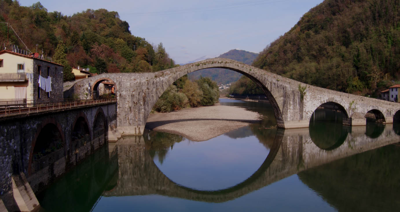 Immagine di Borgo a Mozzano, ponte della Maddalena, detto ponte del Diavolo, XI secolo