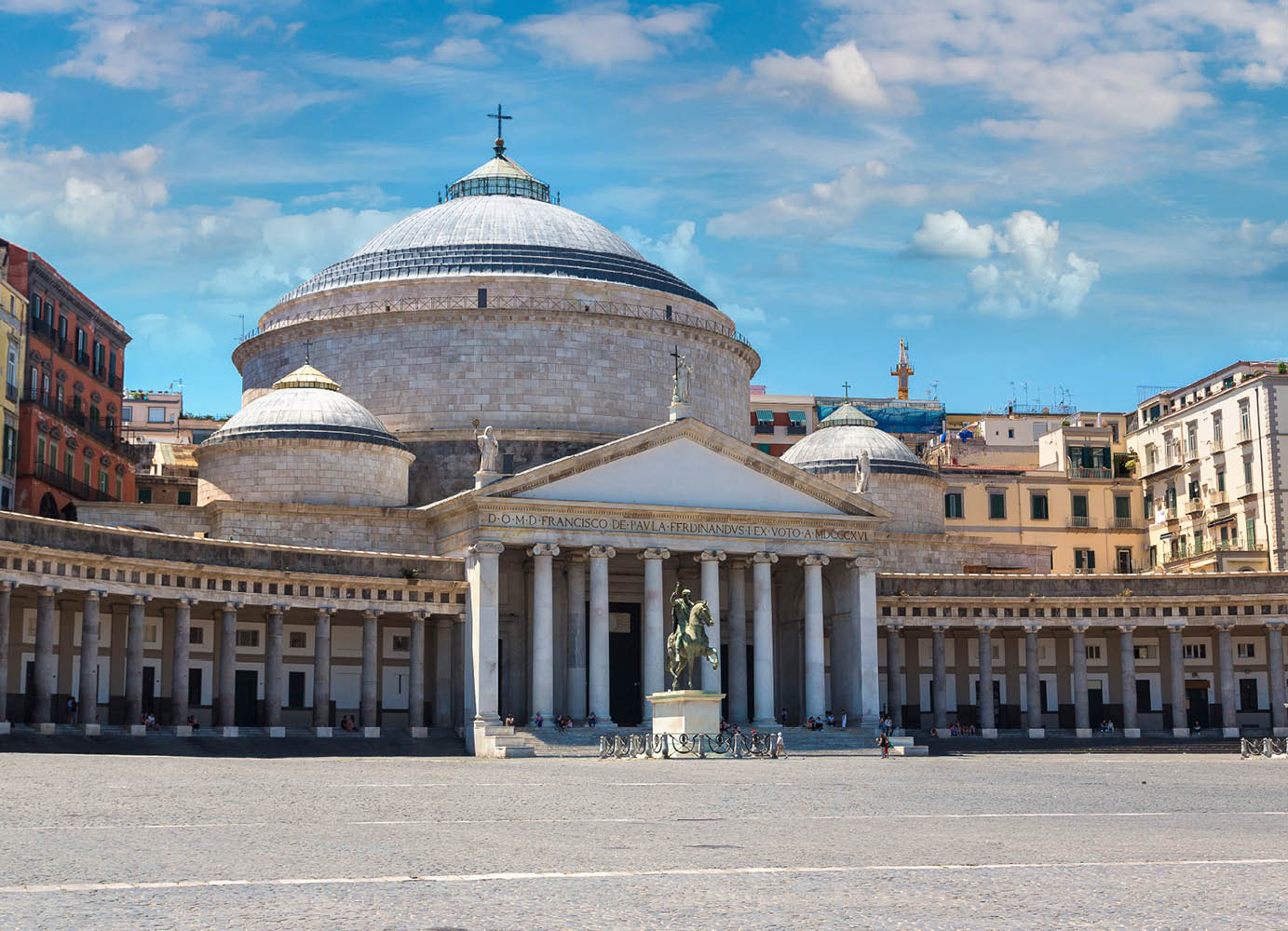 Immagine di Napoli, piazza del Plebiscito con la basilica di san Francesco di Paola