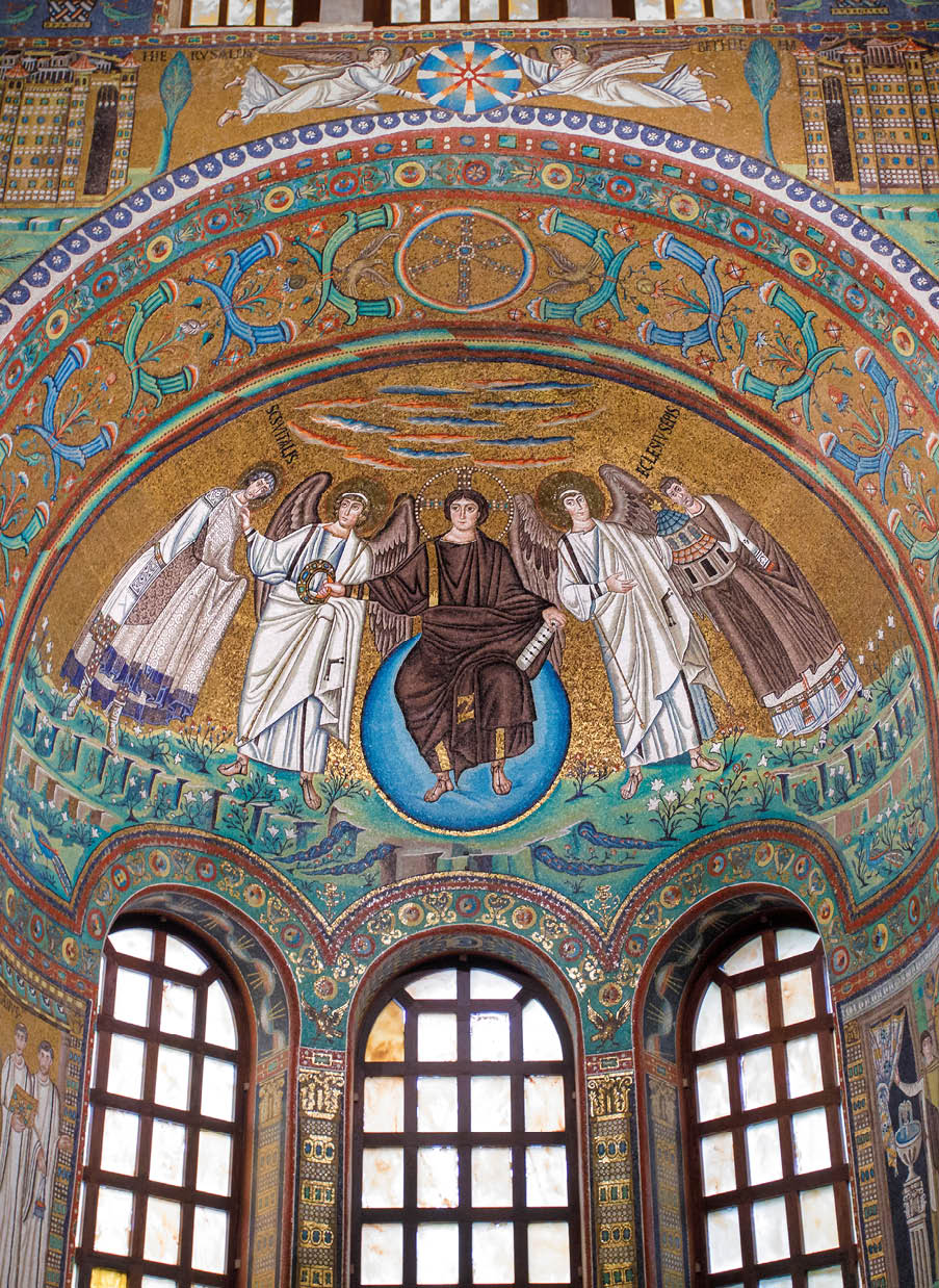 Immagine di Cristo pantocratore, VI secolo, Ravenna, basilica di San Vitale, catino absidale