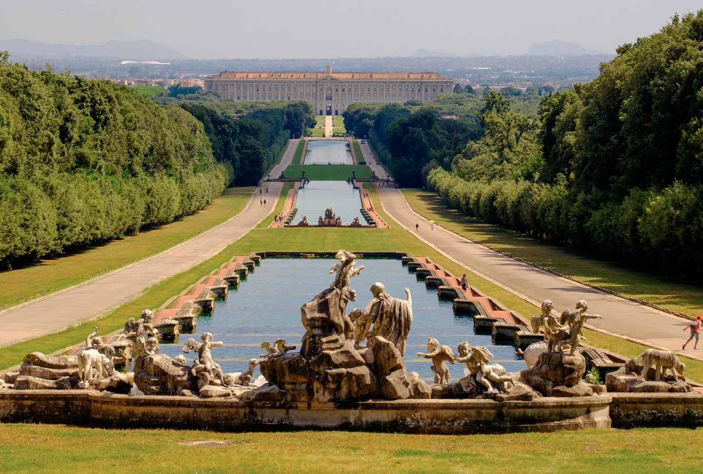 Immagine della reggia di Caserta, 1752-1845, veduta dai giardini