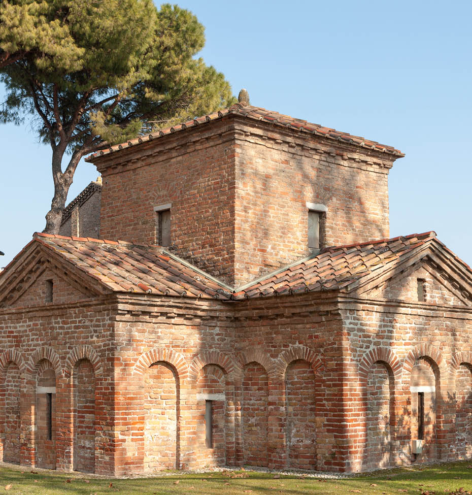 Immagine del Mausoleo di Galla Placidia a Ravenna, prima metà del V secolo