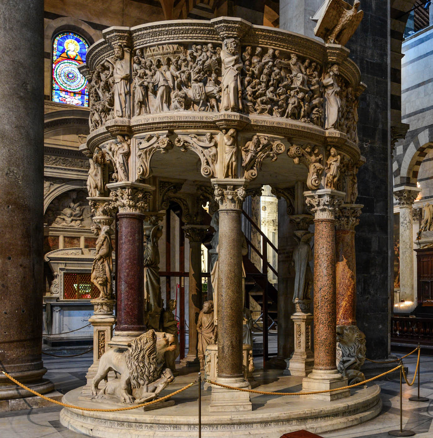 Immagine del pulpito di Giovanni Pisano, 1302-1310, Pisa, duomo di Santa Maria Assunta 