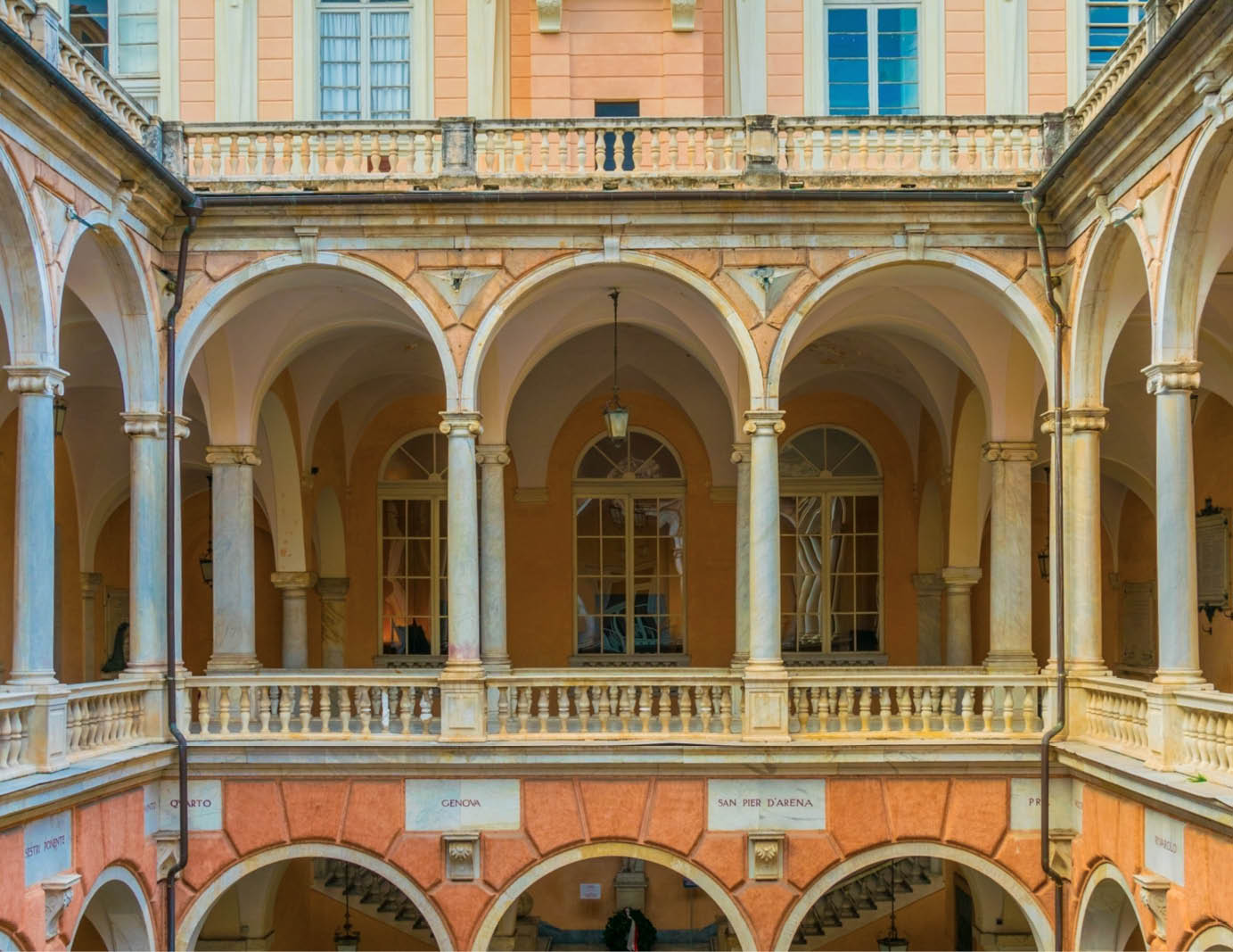 Immagine di Palazzo Doria Tursi a Genova, particolare del loggiato superiore, 1565