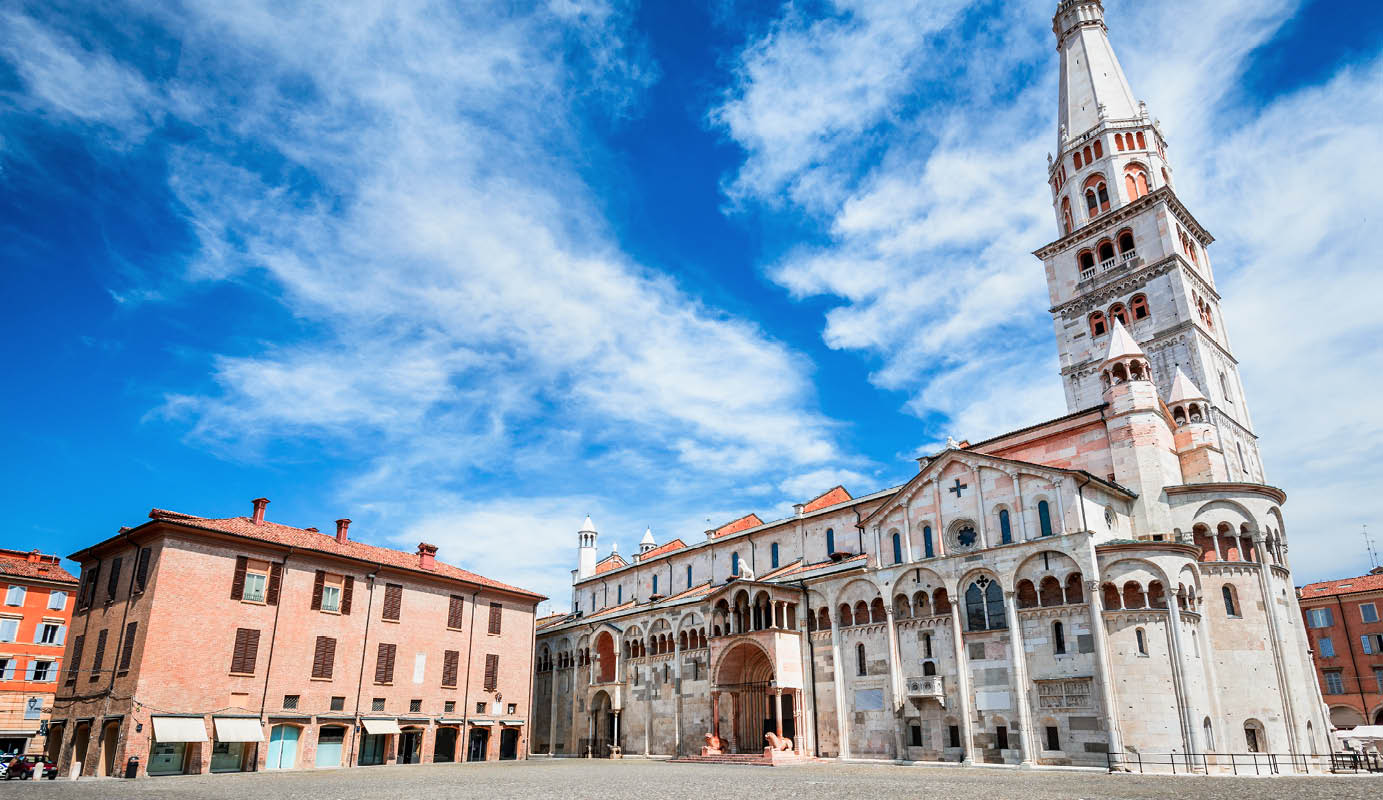 Immagine di cattedrale di Santa Maria Assunta in Cielo e San Geminiano a Modena, veduta della Porta Regia dalla Piazza Grande, XI-XIV secolo