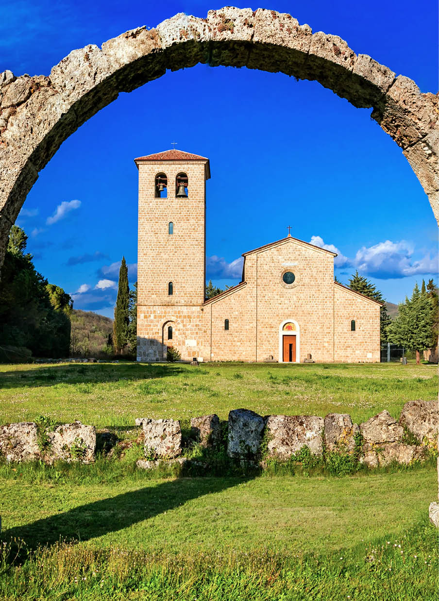 Immagine dell'abbazia benedettina di San Vincenzo a Castel San Vincenzo, VIII secolo