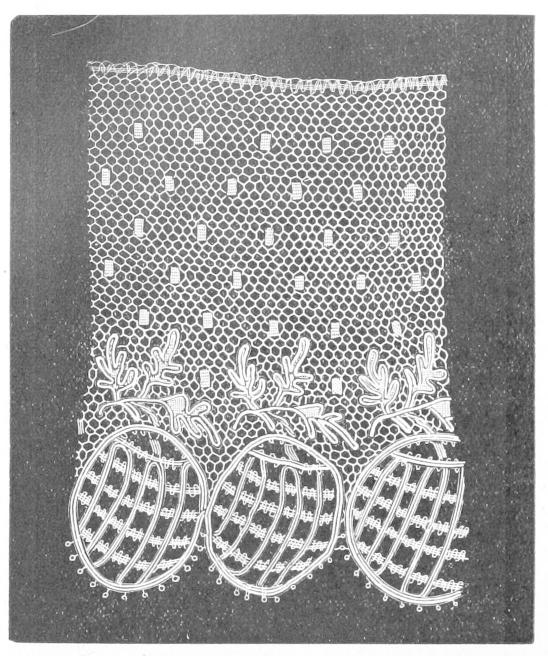 Lace with small rectangles on hexagonal ground