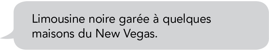 Limousine noire garée à quelques maisons du New Vegas.