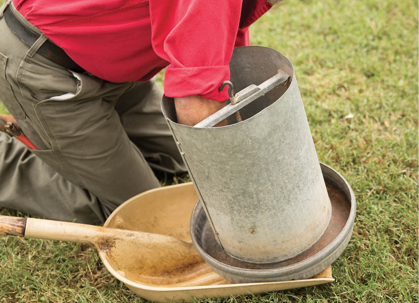 Screwing the feeder onto the shovel.