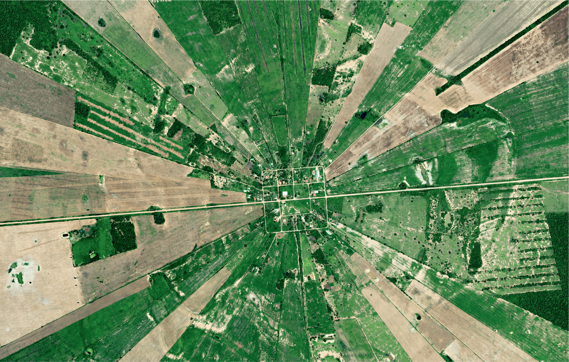 In rainforest areas, Bolivian farms are like the spokes of a wheel, with a settlement at the centre and fields radiating outwards. A small buffer of forest separates each farming community. Satellite imagery courtesy of © 2018 DigitalGlobe, a Maxar company.