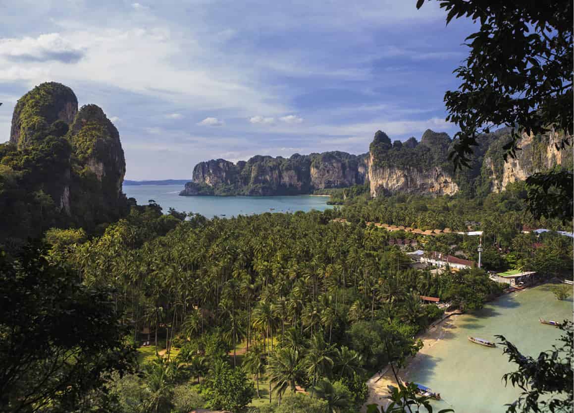 iStock_000033682772Medium_ThailandsBeachesAndIslands_EC.jpg