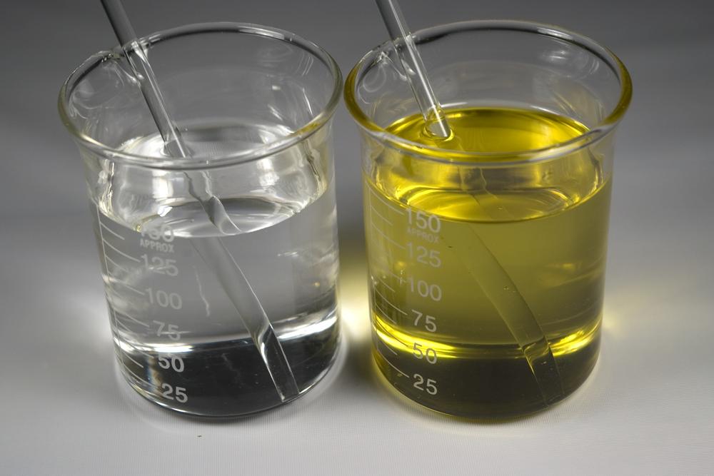 Glass rods in water (left) and olive oil