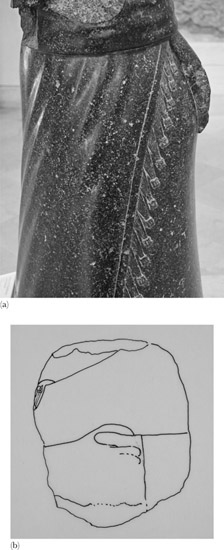 Figure 5.4 Akkadian clothing: (a) tasseled wrap-around garment, statue of Manishtusu; (b) toga-garment, statue of Su’ash-takal, majordomo of Naram-Sin.