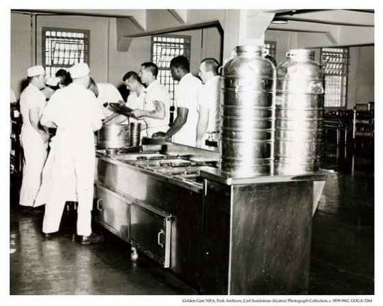 http://upload.wikimedia.org/wikipedia/commons/thumb/2/20/Alcatraz_Dining_Hall_prisoners.jpg/800px-Alcatraz_Dining_Hall_prisoners.jpg