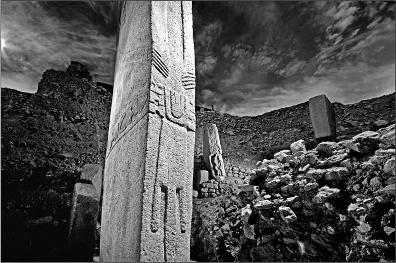 Un pilastro a T di Göbekli Tepe con mani umane e cintura (c. 12.500-10.000 a.C.) Vincent J. Musi / National Geographic Creative