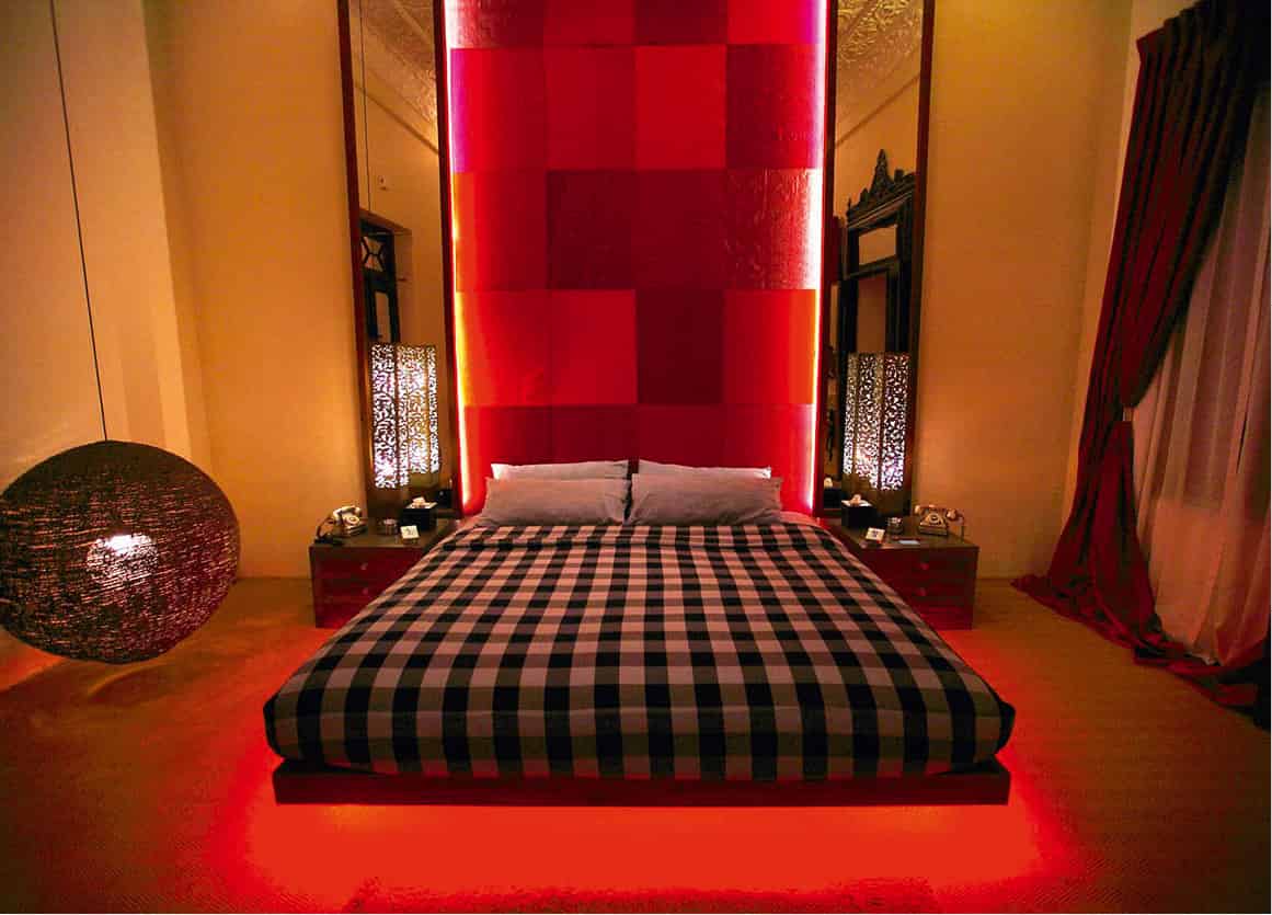 bed_with_ball_front_view_SriLanka_EC.jpg