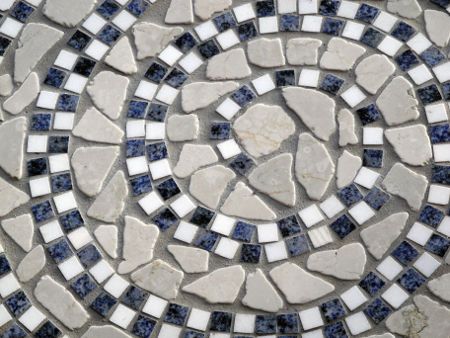 The use of broken stone and ceramic tiles in a spiral shape