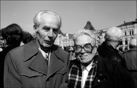 Yakov Kolyako and Viktor Frumson at Red Square.