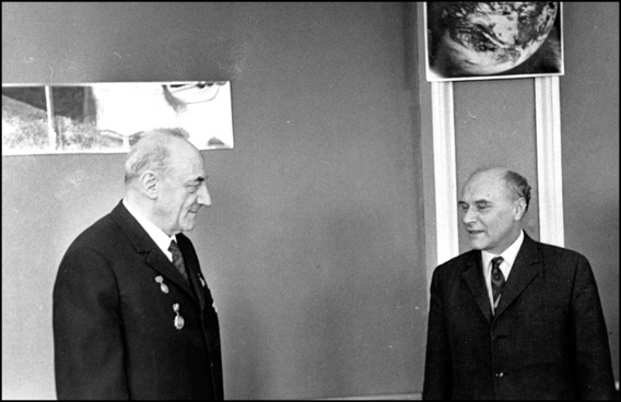 Boris Chertok (left) and Konstantin Bushuyev.