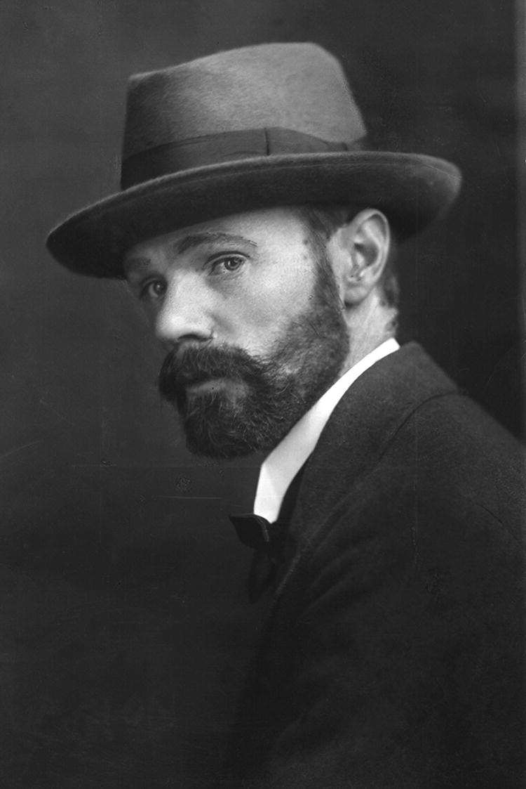 Photographic portrait of D.H. Lawrence in late summer 1915.