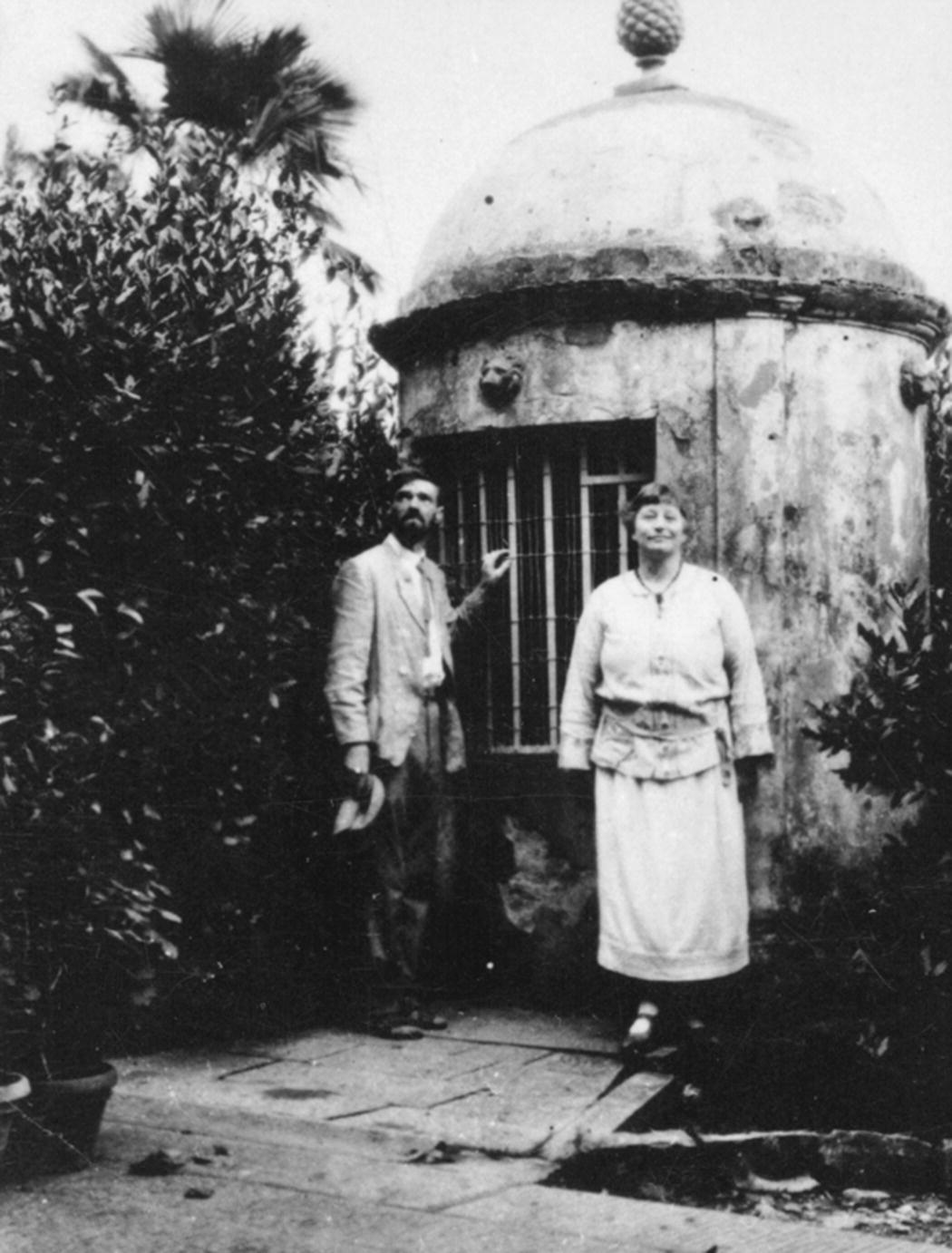 Photo of Lawrence and Frieda posing by the well at the Villa Mirenda, San Polo Mosciano, Florence.