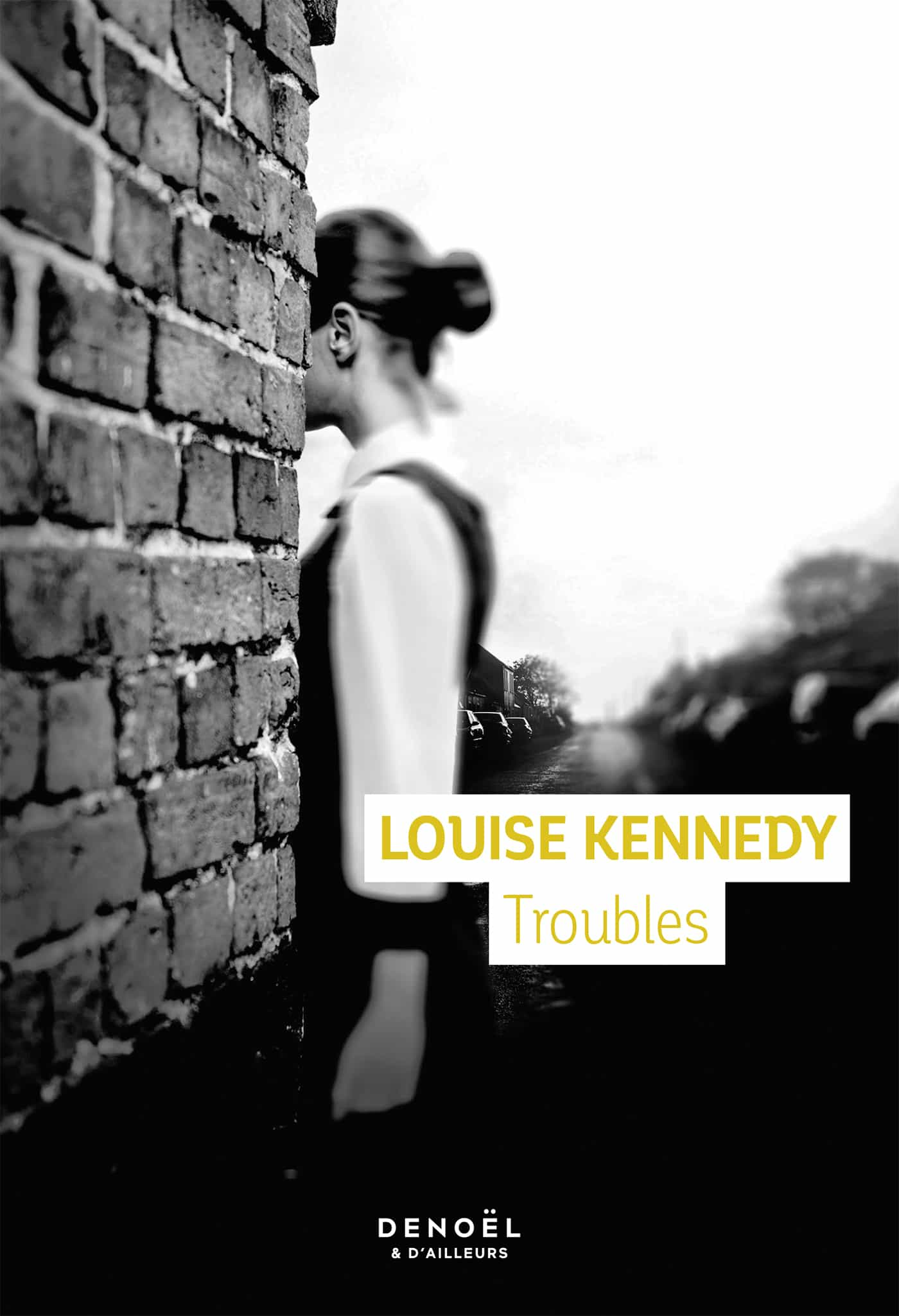 Couverture : Kennedy Louise, Troubles, Denoël, roman, Traduit de l’anglais (Irlande du Nord) par Cécile Leclère