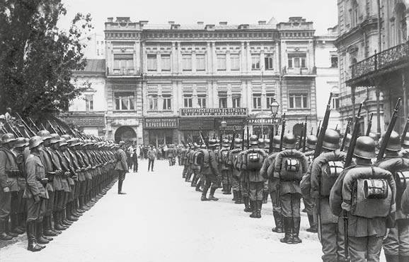 1. Weltkrieg 1914–18 / Ukraine: Deutsche Truppen besetzen Kiew, 1. März 1918. Deutsche Truppen in den Straßen von Kiew. Foto.