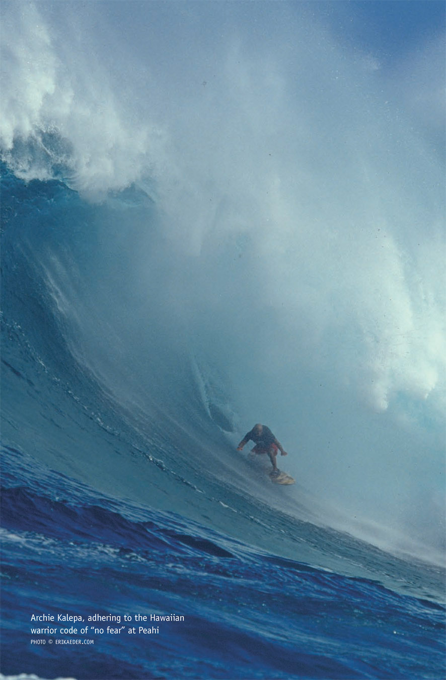 Archie Kalepa, adhering to the Hawaiian warrior code of no fear at Peahi PHOTO © ERIKAEDER.COM