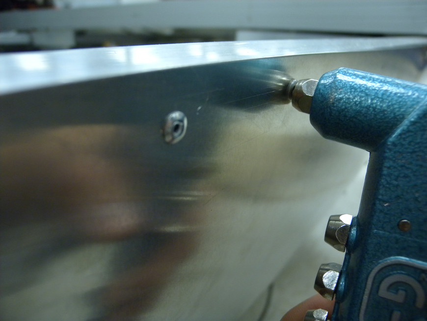 Firmly press the rivet against the material when compressed to ensure a tight joint.