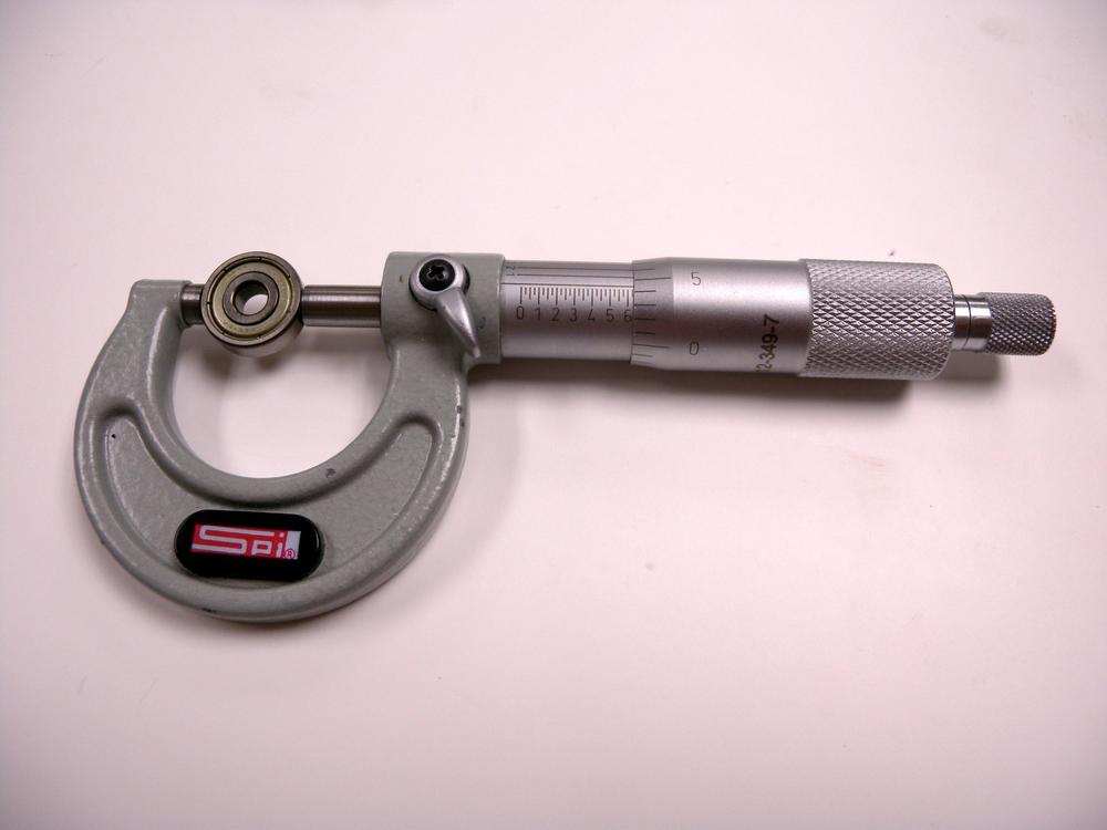 Use the ratchet to ensure proper pressure and accurate measurement.