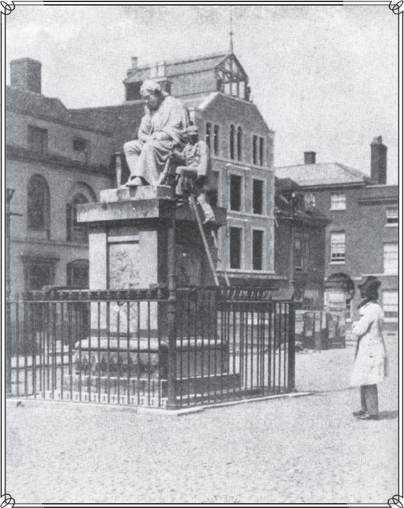 The Samuel Johnson statue in Lichfield,