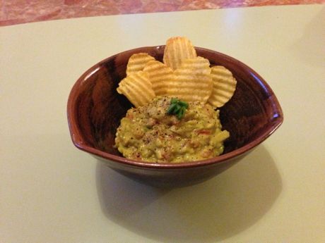 Guacamole with organic potato chips