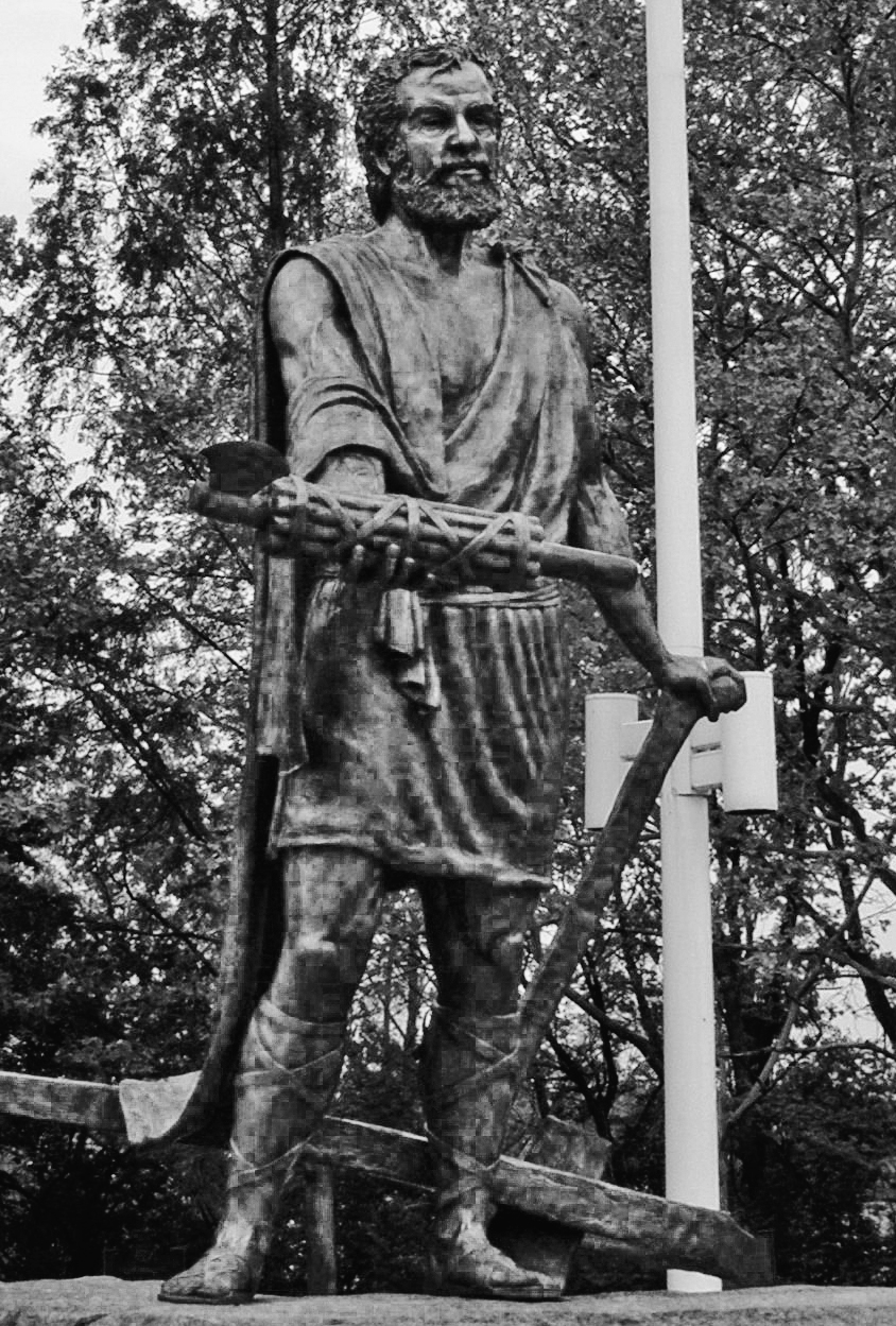 A statue of Cincinnatus, who epitomized the selfless virtues of the early Roman Republic, in his namesake city of Cincinnati, Ohio.