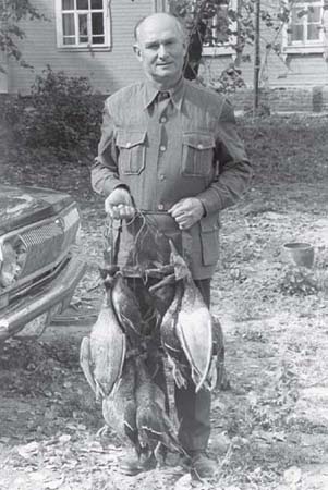 Ever the avid sportsman, General Polyakov proudly displays the meal of the day, ca. 1970-80. (Authors’ collections)