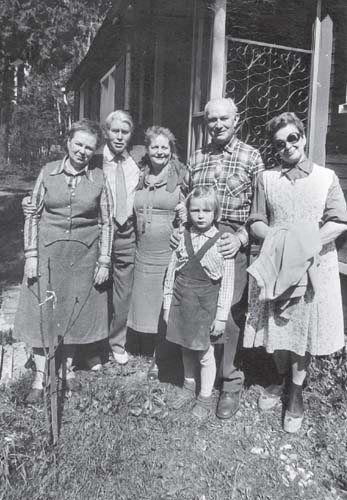 General Polyakov and wife Nina (far right) during a gathering with neighbors at their dacha—a peaceful, retired life outside of Moscow, 1980s. (Authors’ collections)