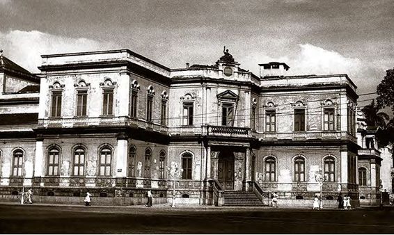 Academia Nacional de Medicina no prédio do Silogeu Brasileiro, situado no centro da cidade do Rio de Janeiro Acervo Academia Brasileira de Letras National Academy of Medicine, at the Silogeu Brasileiro building, located in downtown Rio de Janeiro