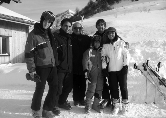 Skiing%20with%20his%20daughter%20and%20grandsons.jpg