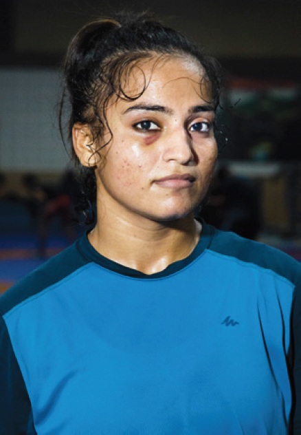 Jarina, atleta di wrestling stile libero, posa per un ritratto al Sir Chhotu Ram stadium di Rohtak, in Haryana.