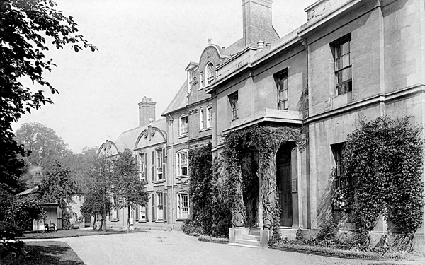 14.1 The Acland Nursing Home, 25 Banbury Road, Oxford, in 1900. The nursing home, founded in 1882, was named after Sarah Acland, wife of Sir Henry Acland, formerly Regius Professor of Medicine at Oxford University. It moved to its Banbury Road site in 1897.