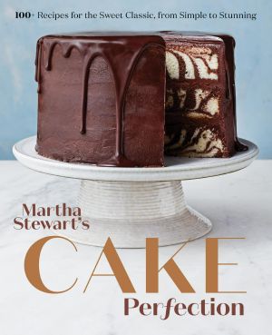 Martha Stewart's Cake Perfection, 100+ Recipes for the Sweet Classic, from Simple to Stunning: A Baking Book