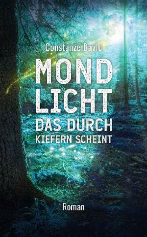 Mondlicht, das durch Kiefern scheint